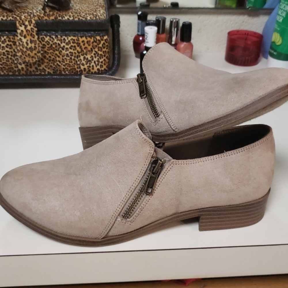 Size 8 Tan booties
